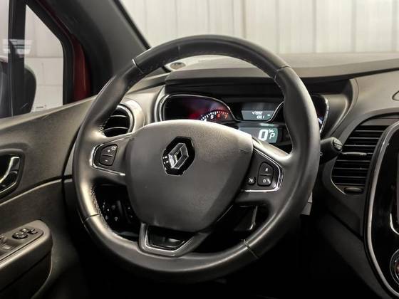RENAULT CAPTUR 1.6 16V SCE FLEX BOSE X-TRONIC RENAULT CAPTUR 1.6 16V SCE FLEX BOSE X-TRONIC